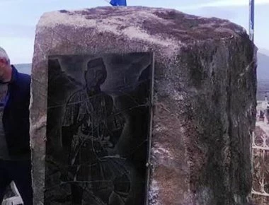 Στη θέση της και πάλι η Ελληνική Σημαία στην Κρανιά (φωτό)